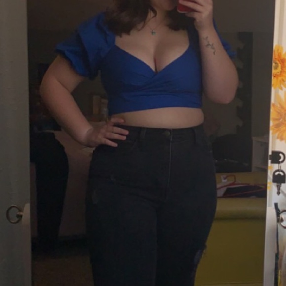 Blue puff sleeve top